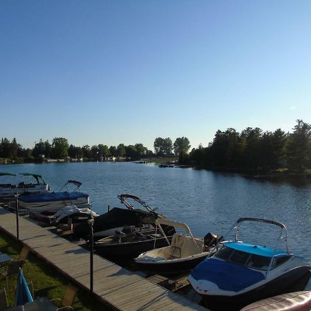 Kit Wat Motel & Marina Sauble Beach Exterior photo