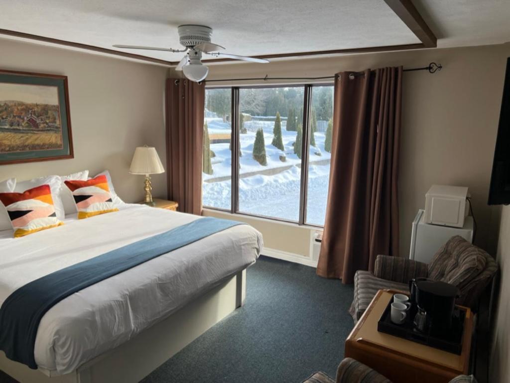 Kit Wat Motel & Marina Sauble Beach Exterior photo