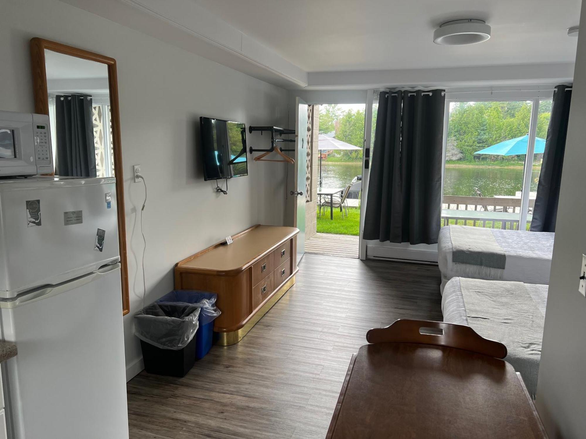 Kit Wat Motel & Marina Sauble Beach Exterior photo