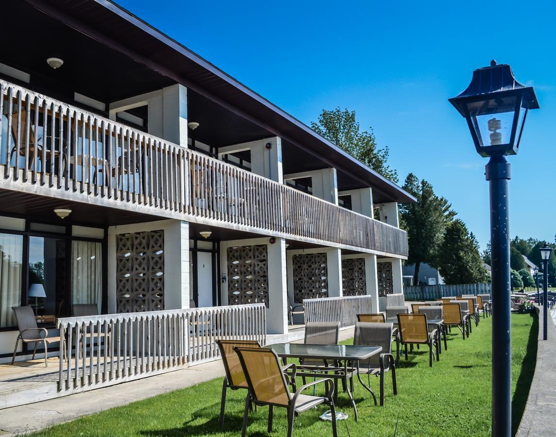 Kit Wat Motel & Marina Sauble Beach Exterior photo