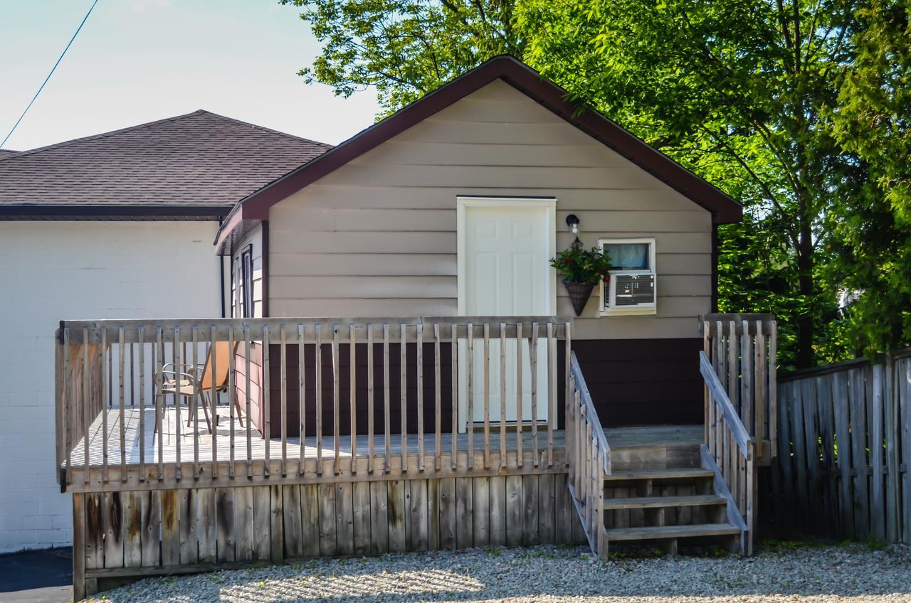 Kit Wat Motel & Marina Sauble Beach Exterior photo