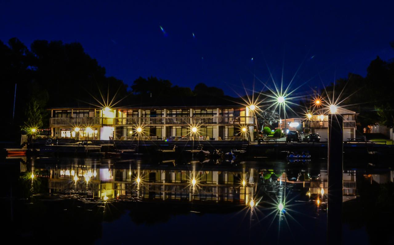 Kit Wat Motel & Marina Sauble Beach Exterior photo