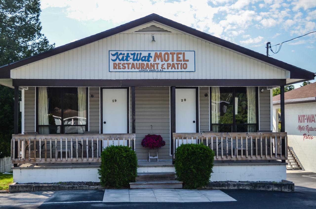 Kit Wat Motel & Marina Sauble Beach Exterior photo