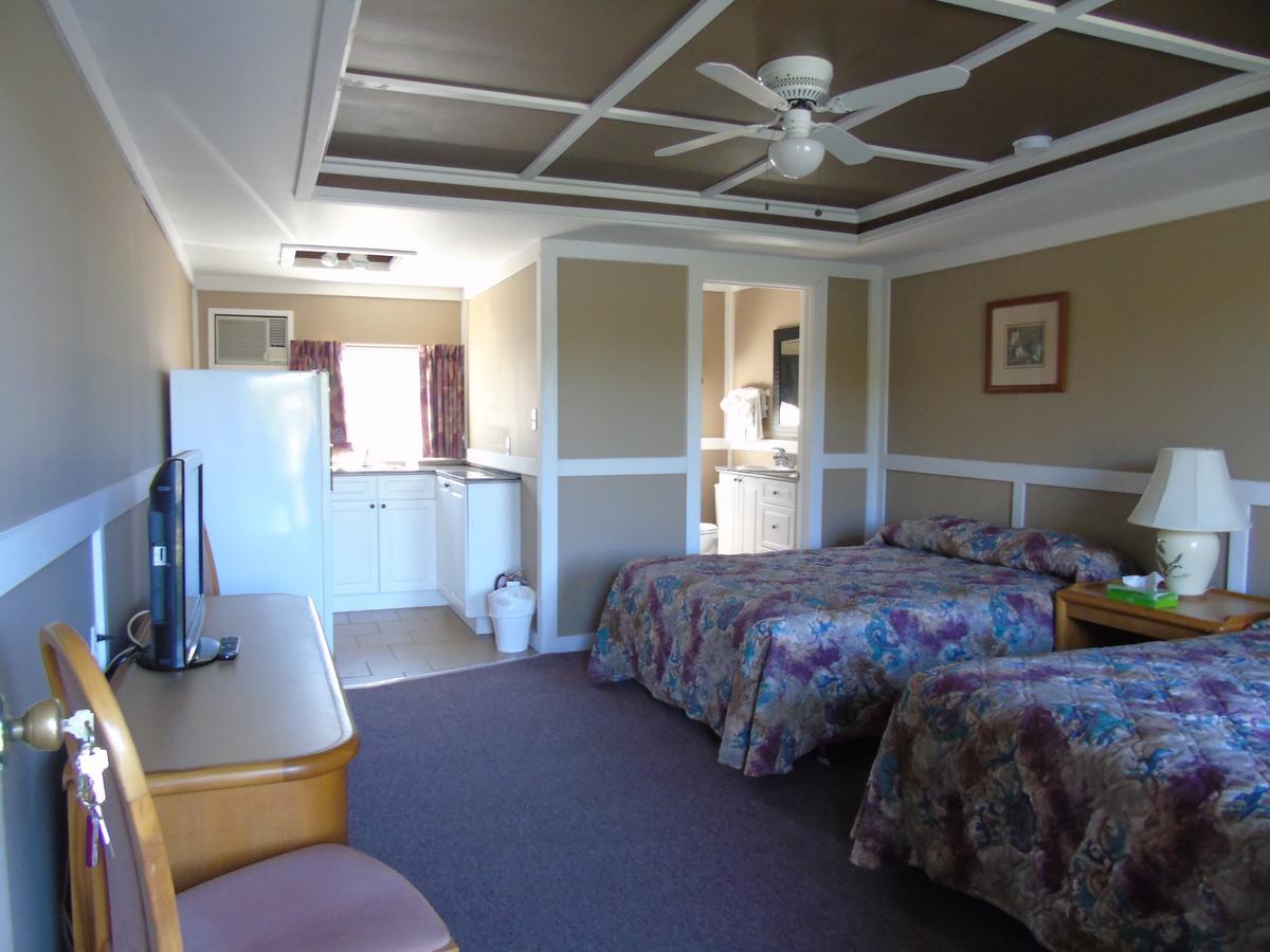 Kit Wat Motel & Marina Sauble Beach Exterior photo