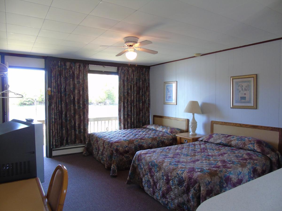 Kit Wat Motel & Marina Sauble Beach Exterior photo