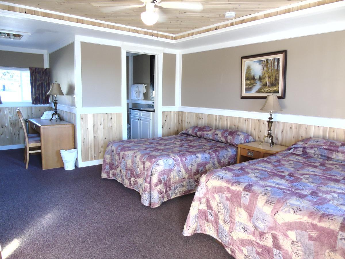 Kit Wat Motel & Marina Sauble Beach Exterior photo