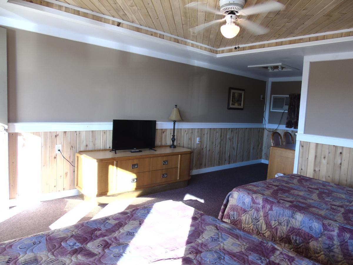 Kit Wat Motel & Marina Sauble Beach Exterior photo