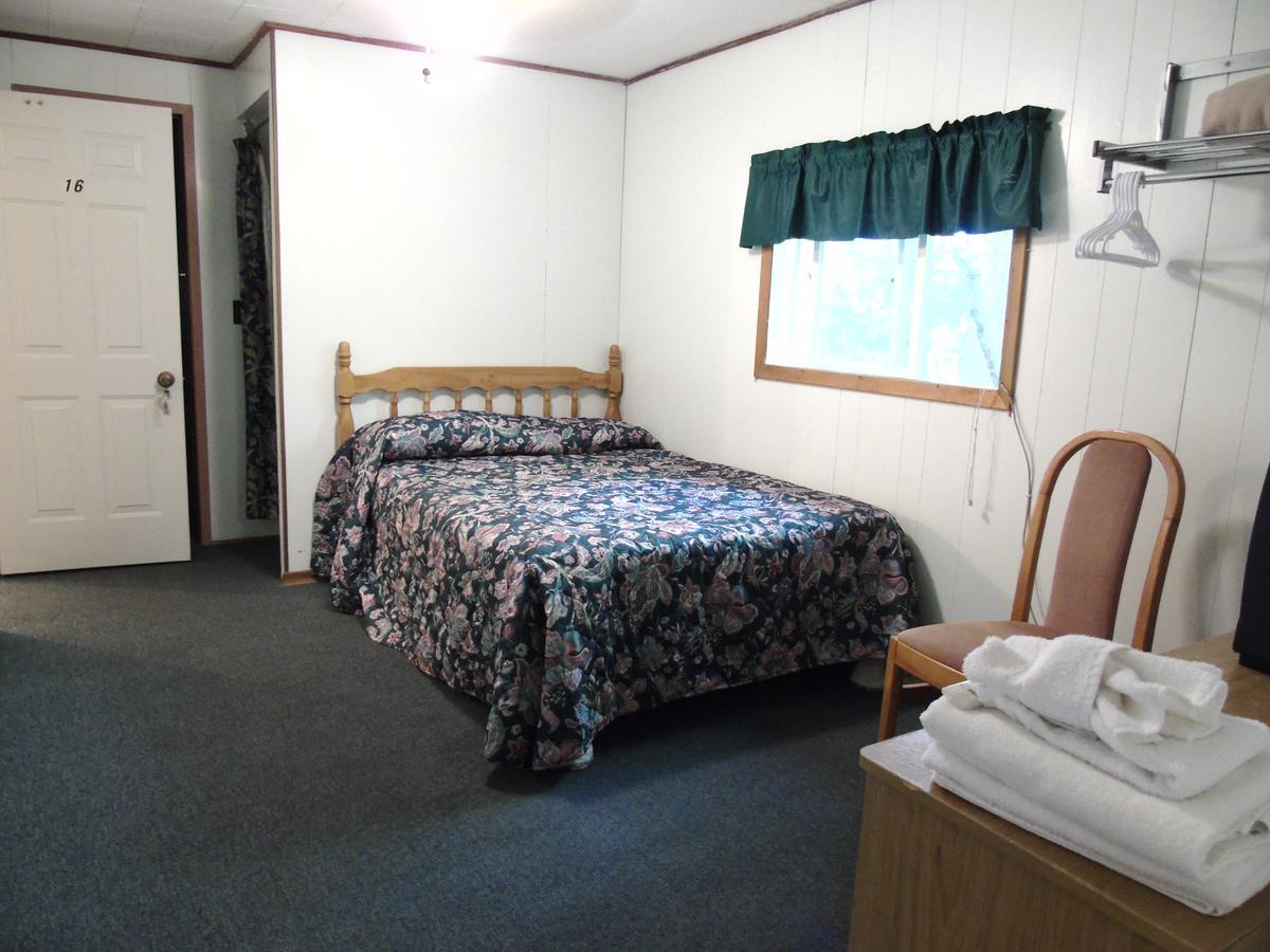 Kit Wat Motel & Marina Sauble Beach Exterior photo