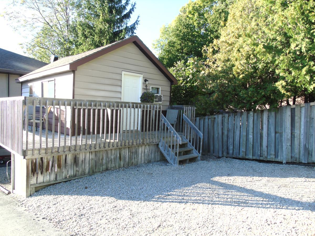 Kit Wat Motel & Marina Sauble Beach Exterior photo