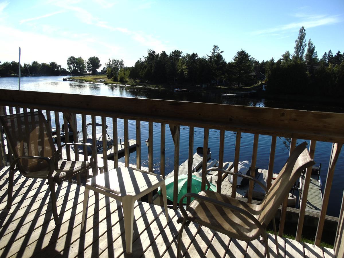 Kit Wat Motel & Marina Sauble Beach Exterior photo