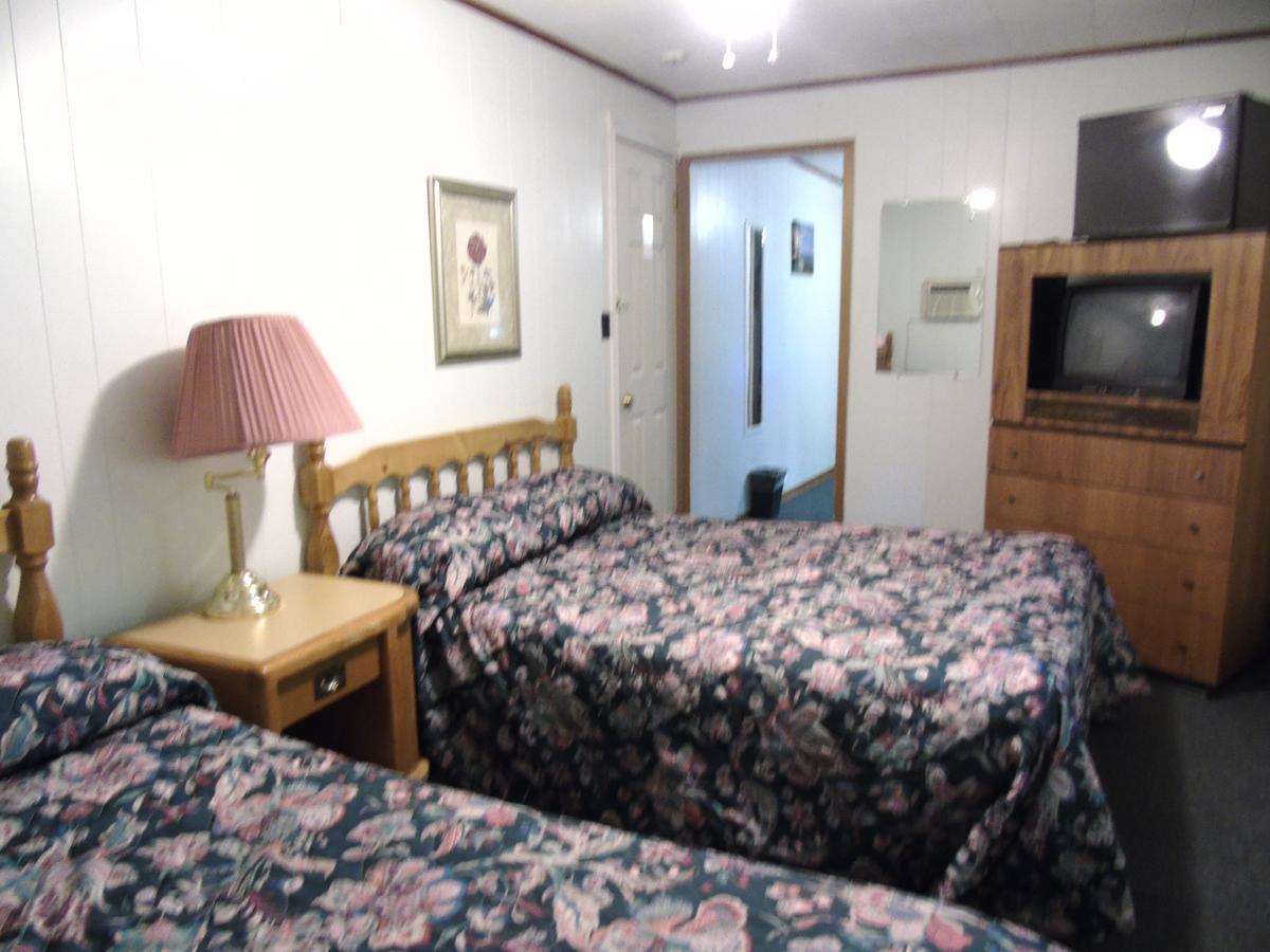 Kit Wat Motel & Marina Sauble Beach Exterior photo