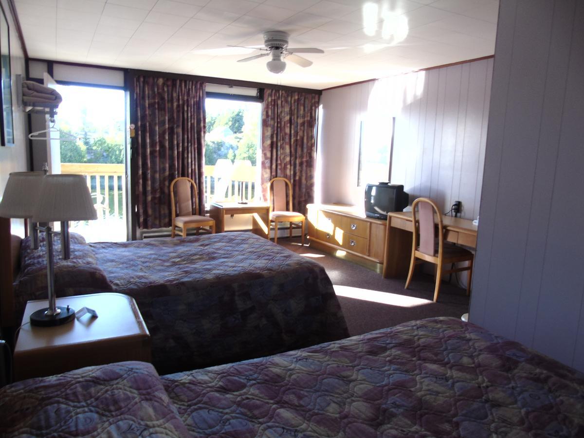 Kit Wat Motel & Marina Sauble Beach Exterior photo