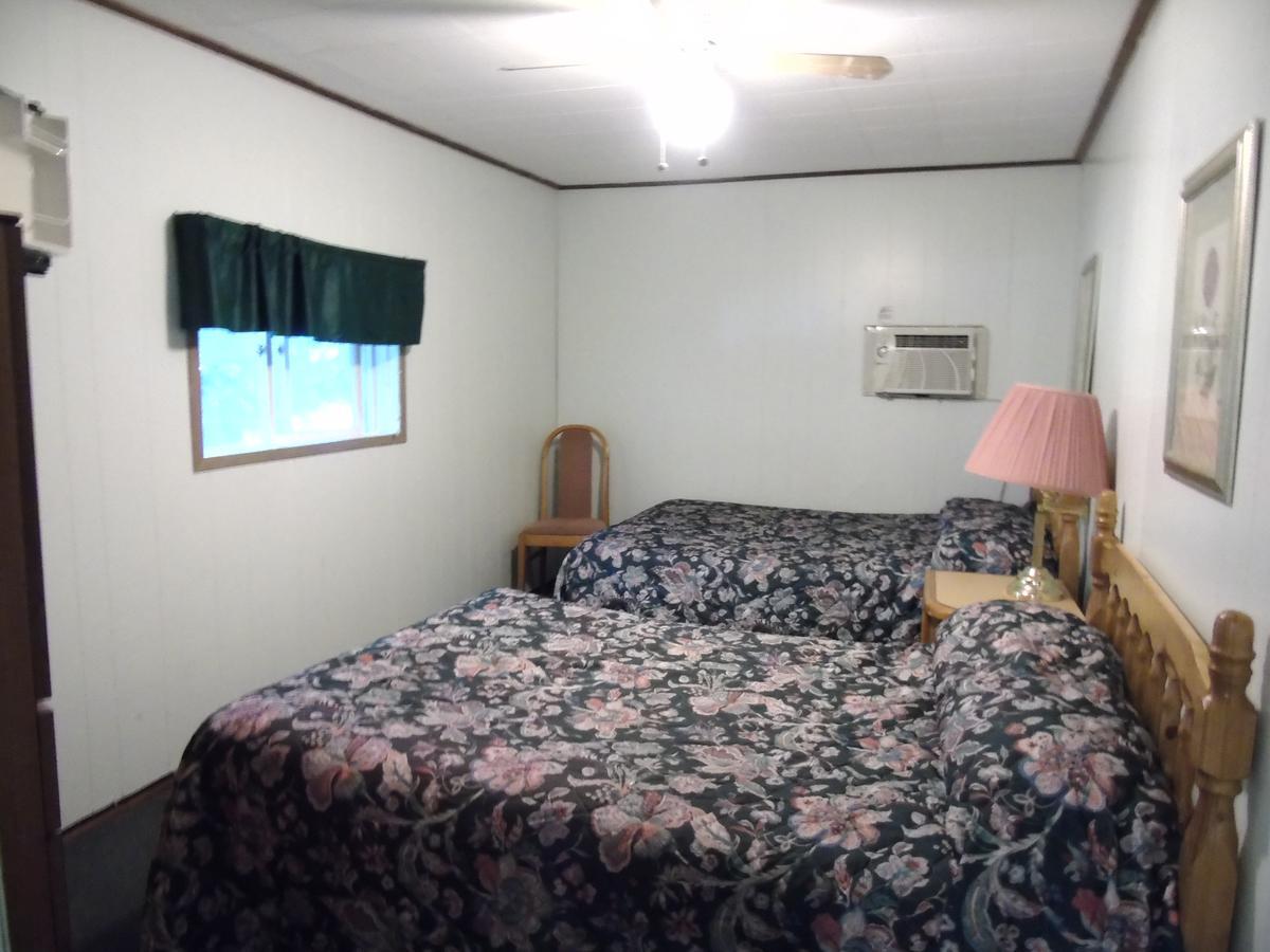 Kit Wat Motel & Marina Sauble Beach Exterior photo