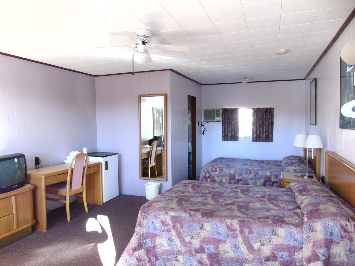 Kit Wat Motel & Marina Sauble Beach Exterior photo