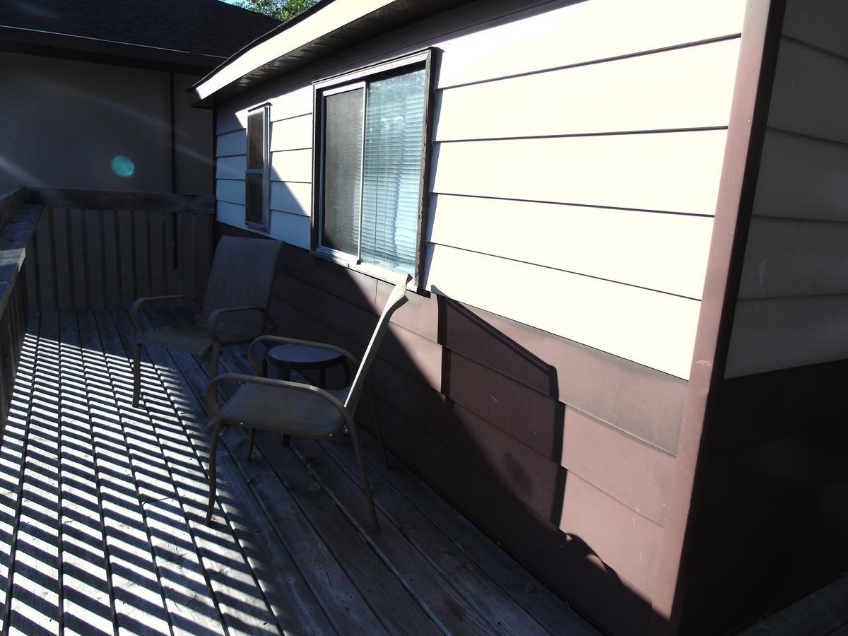 Kit Wat Motel & Marina Sauble Beach Exterior photo