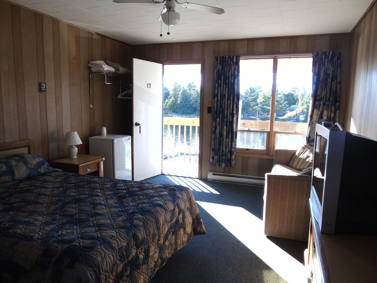 Kit Wat Motel & Marina Sauble Beach Exterior photo