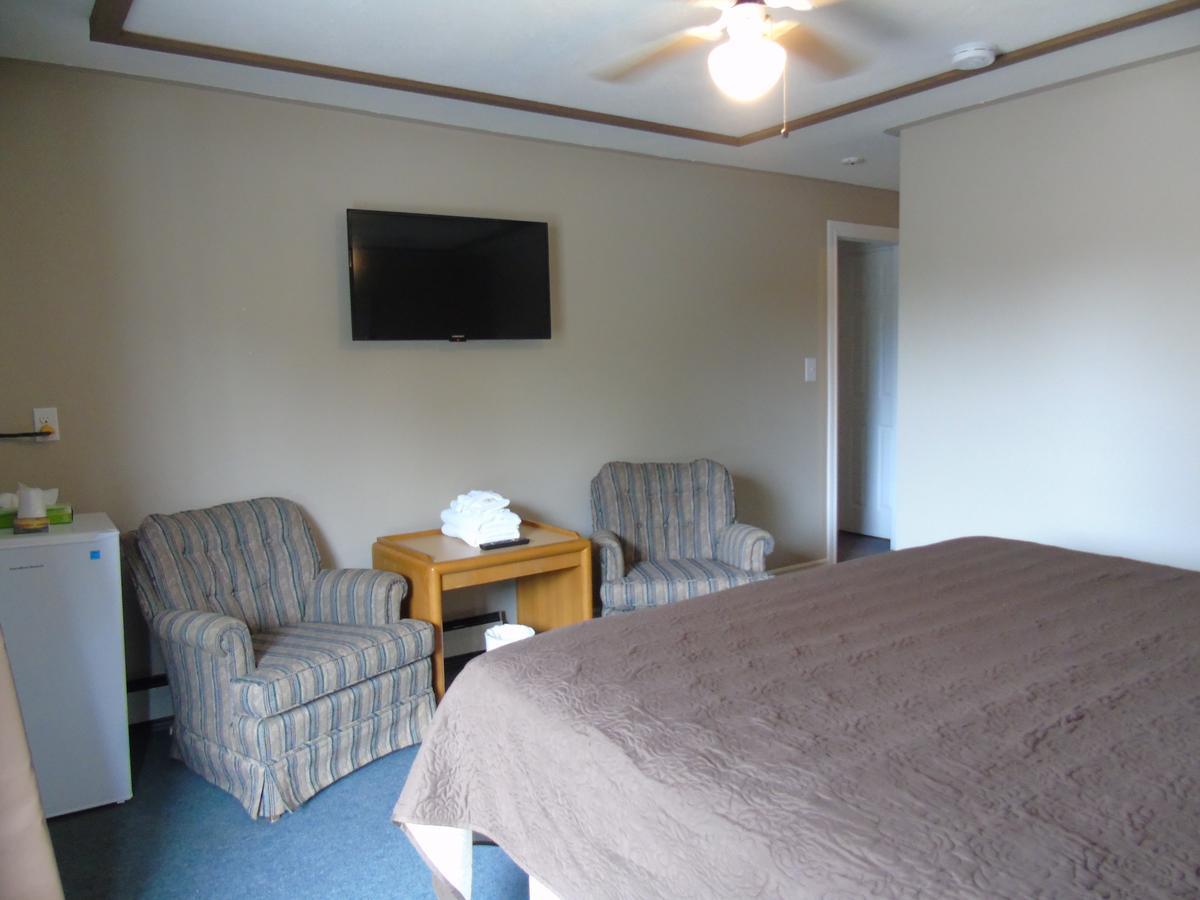 Kit Wat Motel & Marina Sauble Beach Exterior photo
