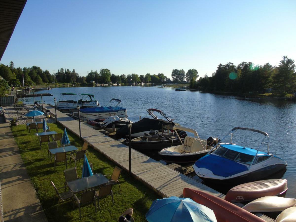 Kit Wat Motel & Marina Sauble Beach Exterior photo